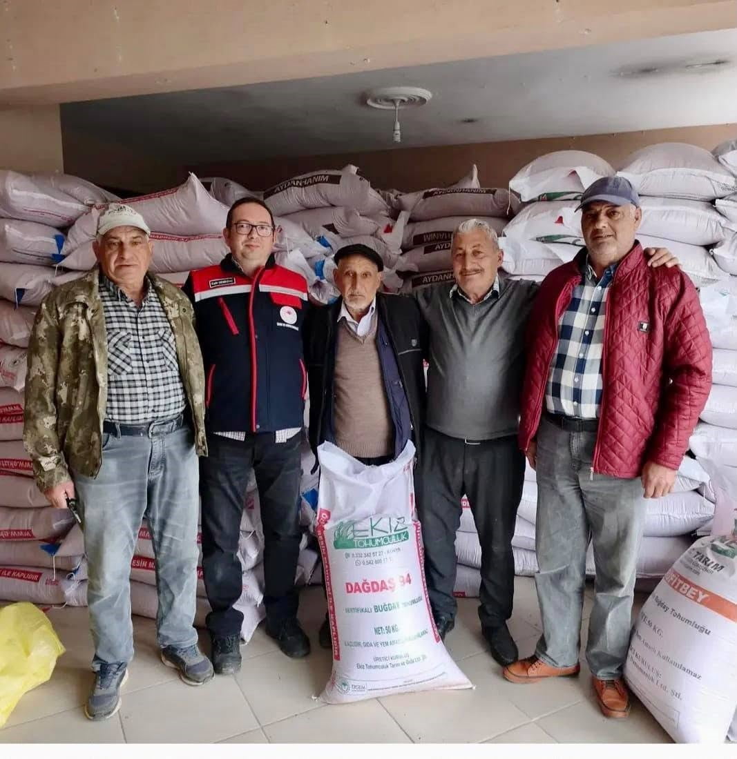 AFYONKARAHİSAR’IN BAYAT İLÇESİNDE 25 ÜRETİCİYE YÜZDE 50 HİBE DESTEĞİYLE 4 BİN 400 KİLOGRAM BUĞDAY...