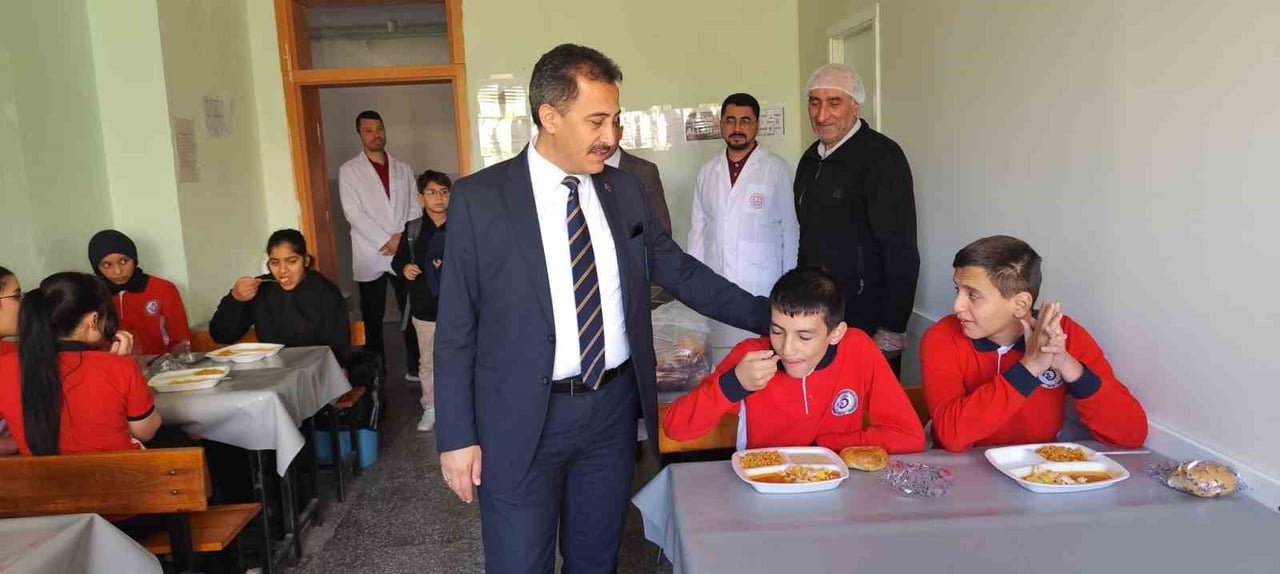 AFYONKARAHİSAR’IN BOLVADİN İLÇE MİLLÎ EĞİTİM MÜDÜRÜ MEHMET ALİ KELEŞ, SELÇUKLU TİCARET MESLEKİ VE...