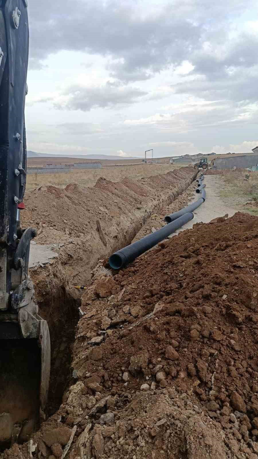 AFYONKARAHİSAR’IN BOLVADİN İLÇESİNDE BELEDİYE EKİPLERİ, İLÇENİN ALTYAPISINI GÜÇLENDİRMEK VE...