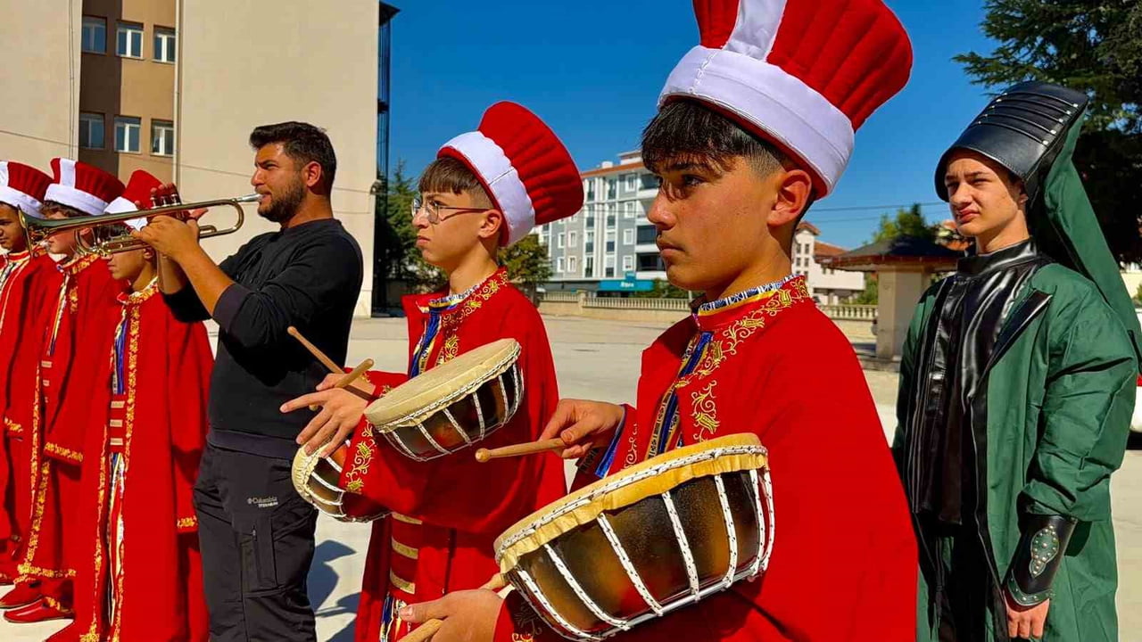 AFYONKARAHİSAR’IN BOLVADİN İLÇESİNDE, MİLLİ VE MANEVİ DEĞERLERİ YAŞATMAYA YÖNELİK ÖRNEK BİR...