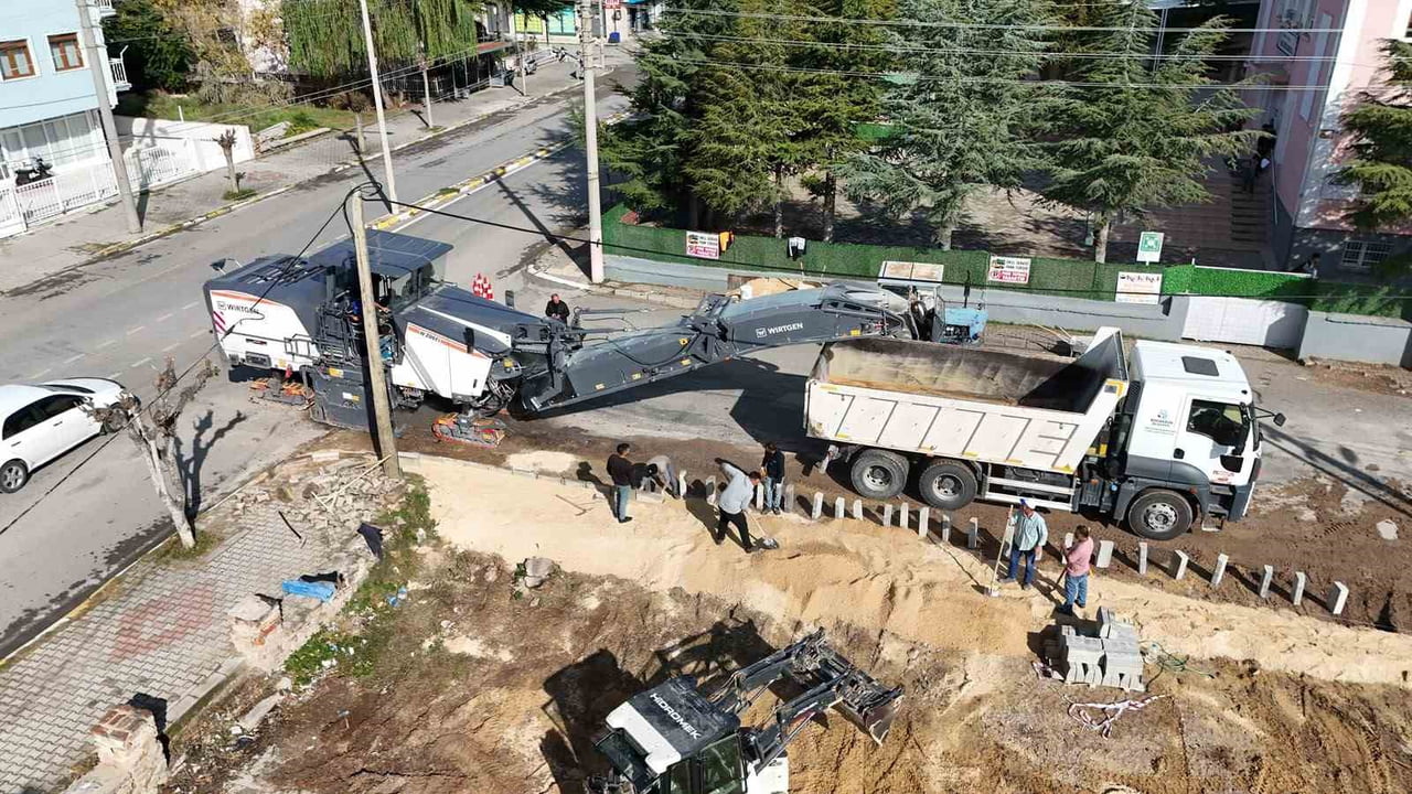 AFYONKARAHİSAR’IN BOLVADİN İLÇESİNDE, UZUN YILLARDIR YENİLENMEYİ BEKLEYEN ERTUĞRUL GAZİ...