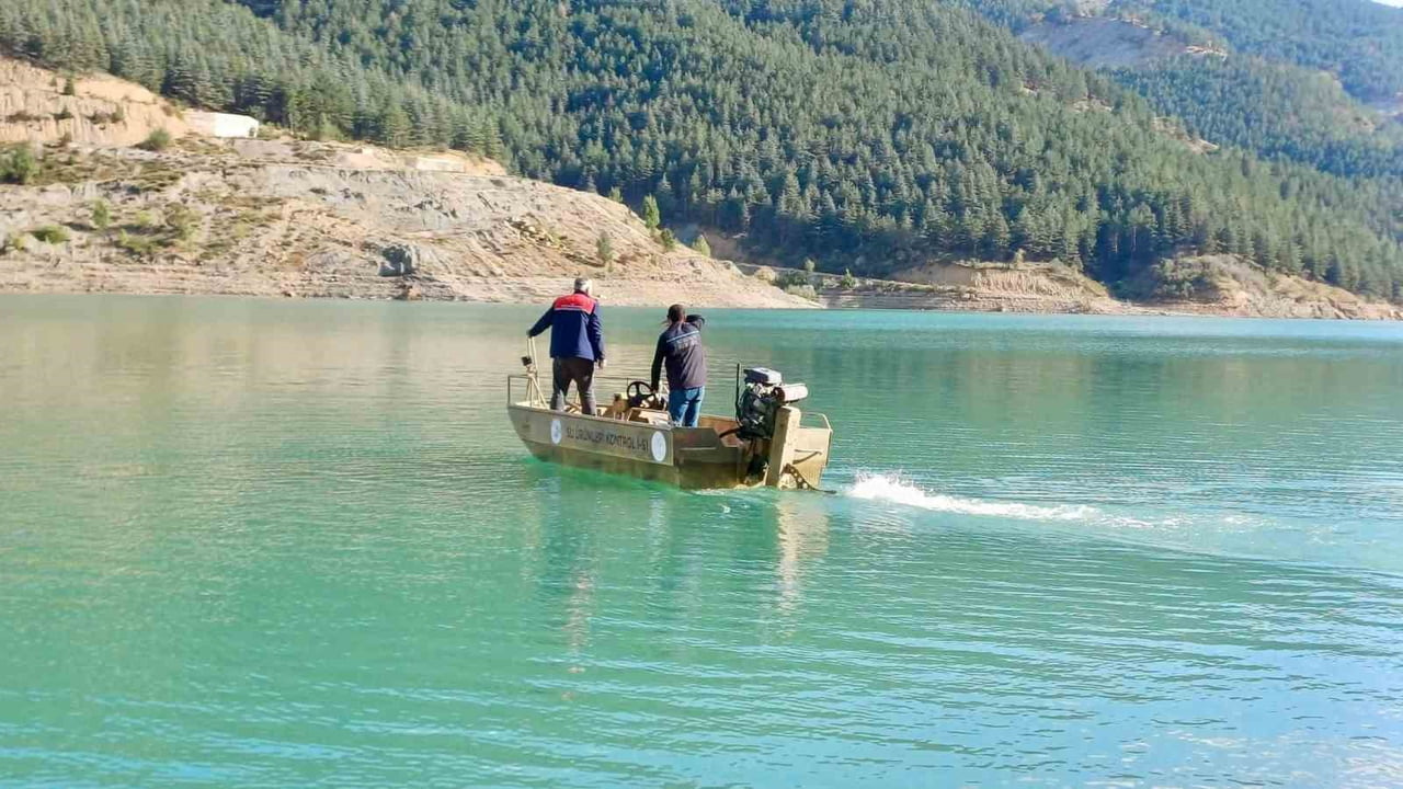 AFYONKARAHİSAR’IN ÇAY İLÇESİNDE BULUNAN ÇAY BARAJI’NDA KAÇAK SU ÜRÜNLERİ AVCILIĞINA YÖNELİK...