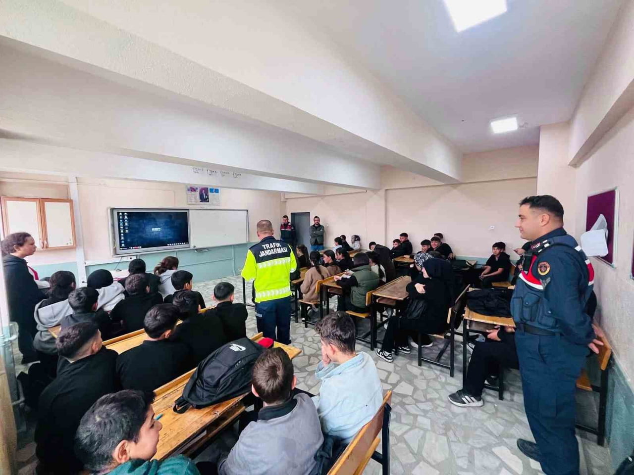 AFYONKARAHİSAR’IN ÇOBANLAR İLÇESİNE BAĞLI KOCAÖZ BELDESİNDEKİ BİR OKULDA, "TRAFİK DEDEKTİFLERİ...