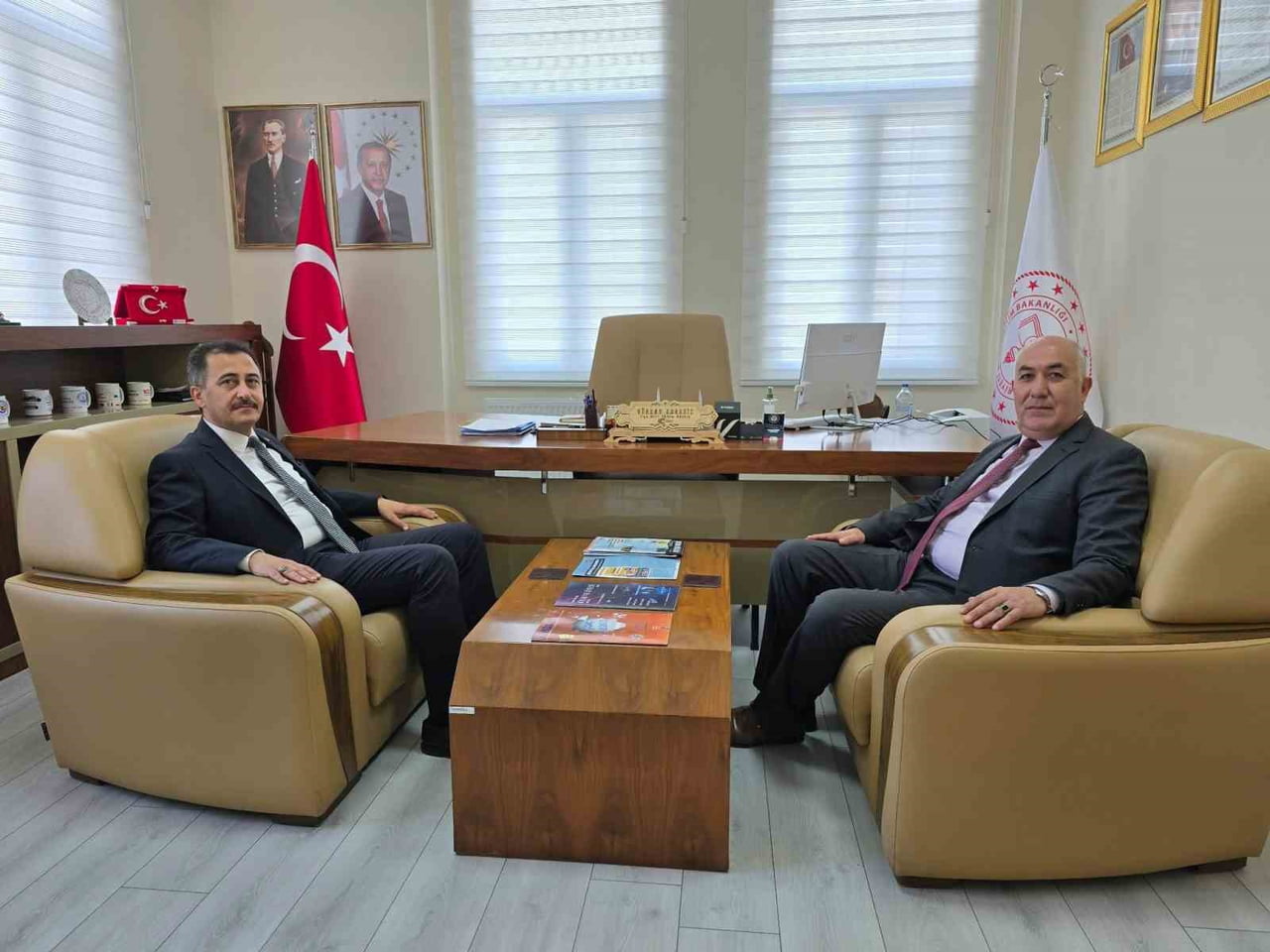 AFYONKARAHİSAR’IN EMİRDAĞ VE BOLVADİN İLÇELERİNDE EĞİTİM KALİTESİNİN ARTTIRILMASI İÇİN BİR ARAYA...
