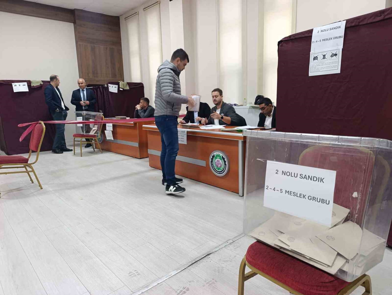 AFYONKARAHİSAR TİCARET BORSASI'NIN (ATB) OLAĞAN GENEL KURULU BAŞLADI. SEÇİMLİ GENEL KURULDA İKİ...