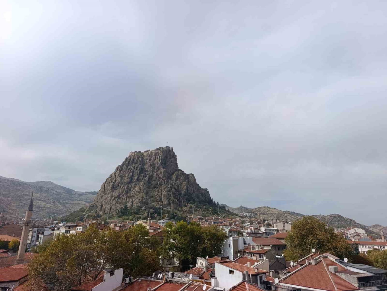AFYONKARAHİSAR YENİ HAFTAYA SICAK VE KAPALI BİR HAVA İLE BAŞLARKEN, YAPILAN METEOROLOJİK...