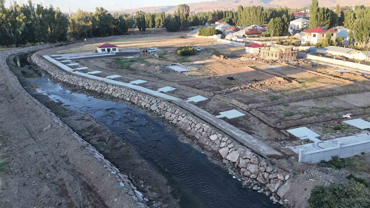 AĞRI’NIN PATNOS İLÇESİNDE BELEDİYE BAŞKANI ABDULHALİK TAŞKIN, ALTYAPIDAN ÜSTYAPIYA, YOL...
