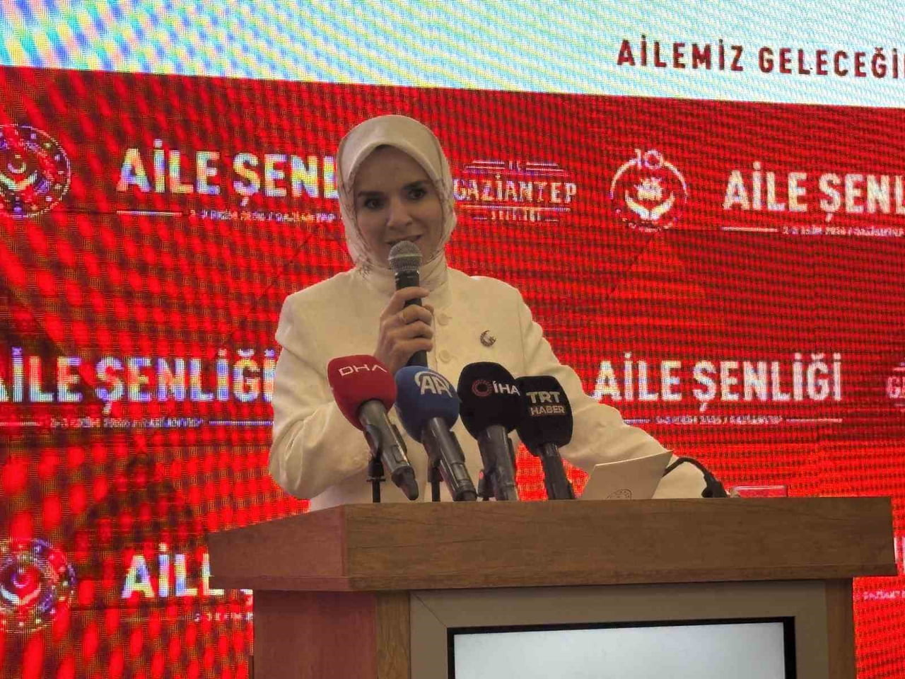 AİLE VE SOSYAL HİZMETLER BAKANI GÖKTAŞ'IN KONUŞMASI