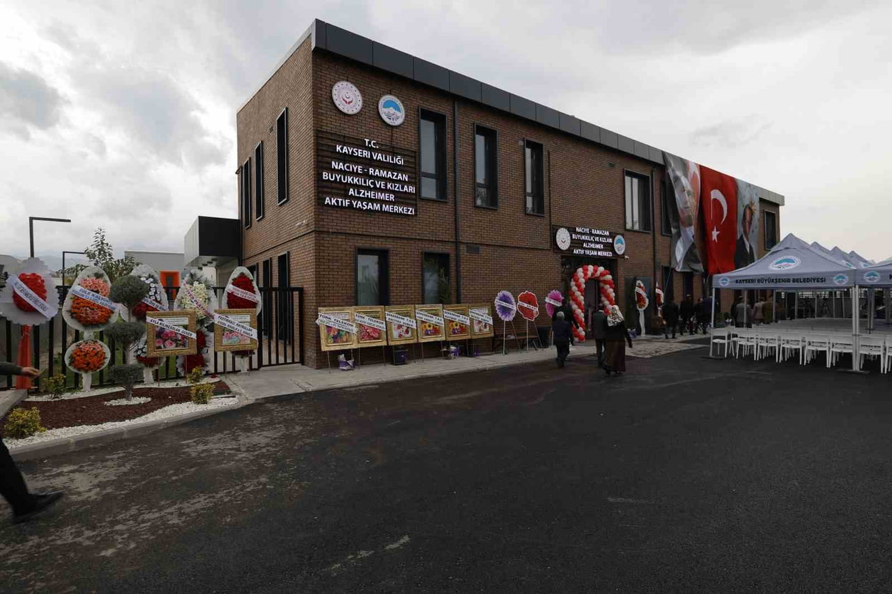AİLE VE SOSYAL HİZMETLER BAKANI MAHİNUR ÖZDEMİR GÖKTAŞ; KAYSERİ BÜYÜKŞEHİR BELEDİYE BAŞKANI DR....