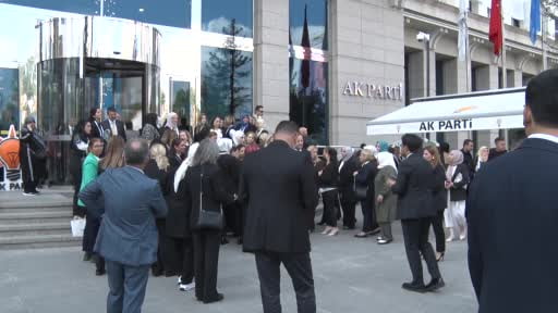 AK Parti'ye katılan Tugay: "Bu yola baş koymuşların yoluna refik olmak üzere aranıza geldim"