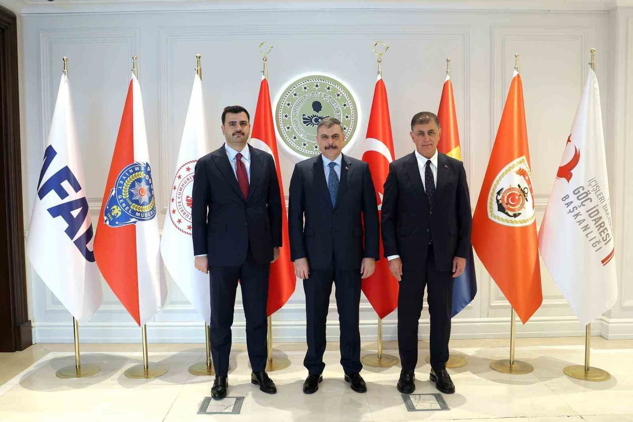 AK PARTİ GENEL SEKRETERİ EYÜP KADİR İNAN, İÇİŞLERİ BAKANI MUSTAFA ÇİFTÇİ, İZMİR BÜYÜKŞEHİR...