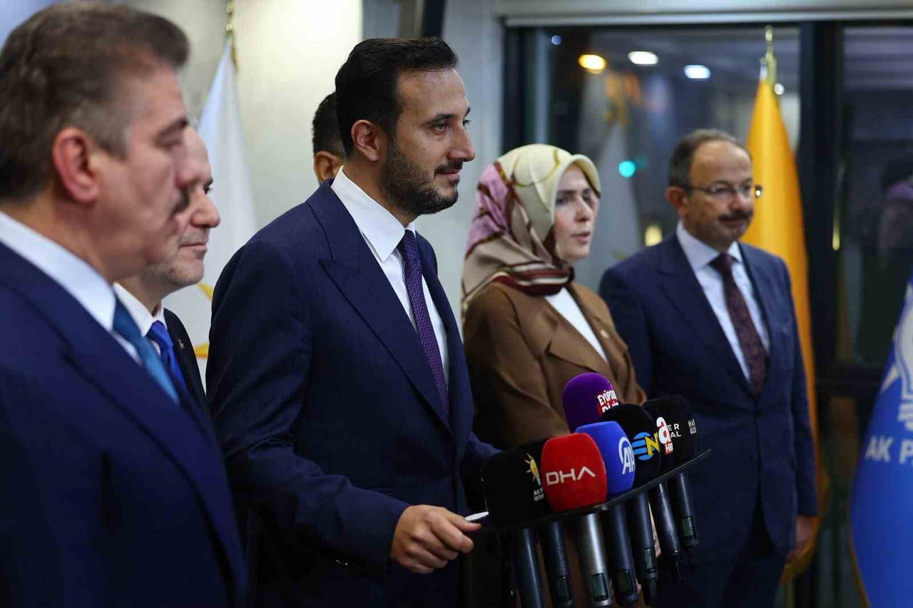AK PARTİ İSTANBUL İL BAŞKANI ABDULLAH ÖZDEMİR, AK PARTİ EYÜPSULTAN İLÇE BAŞKANLIĞI’NDA KONUŞMA...