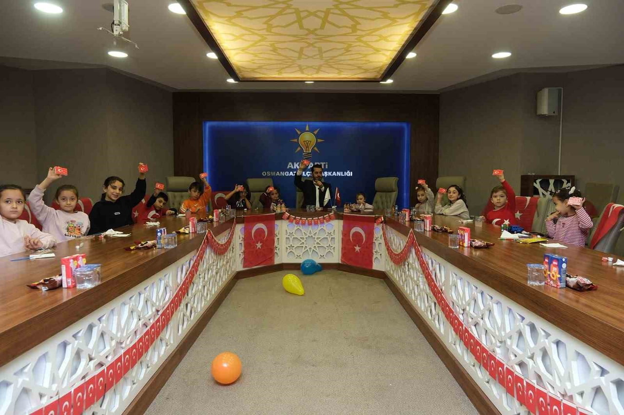 AK PARTİ OSMANGAZİ İLÇE BAŞKANLIĞI, 29 EKİM CUMHURİYET BAYRAMI MÜNASEBETİYLE ÇOCUKLARLA BİRLİKTE...