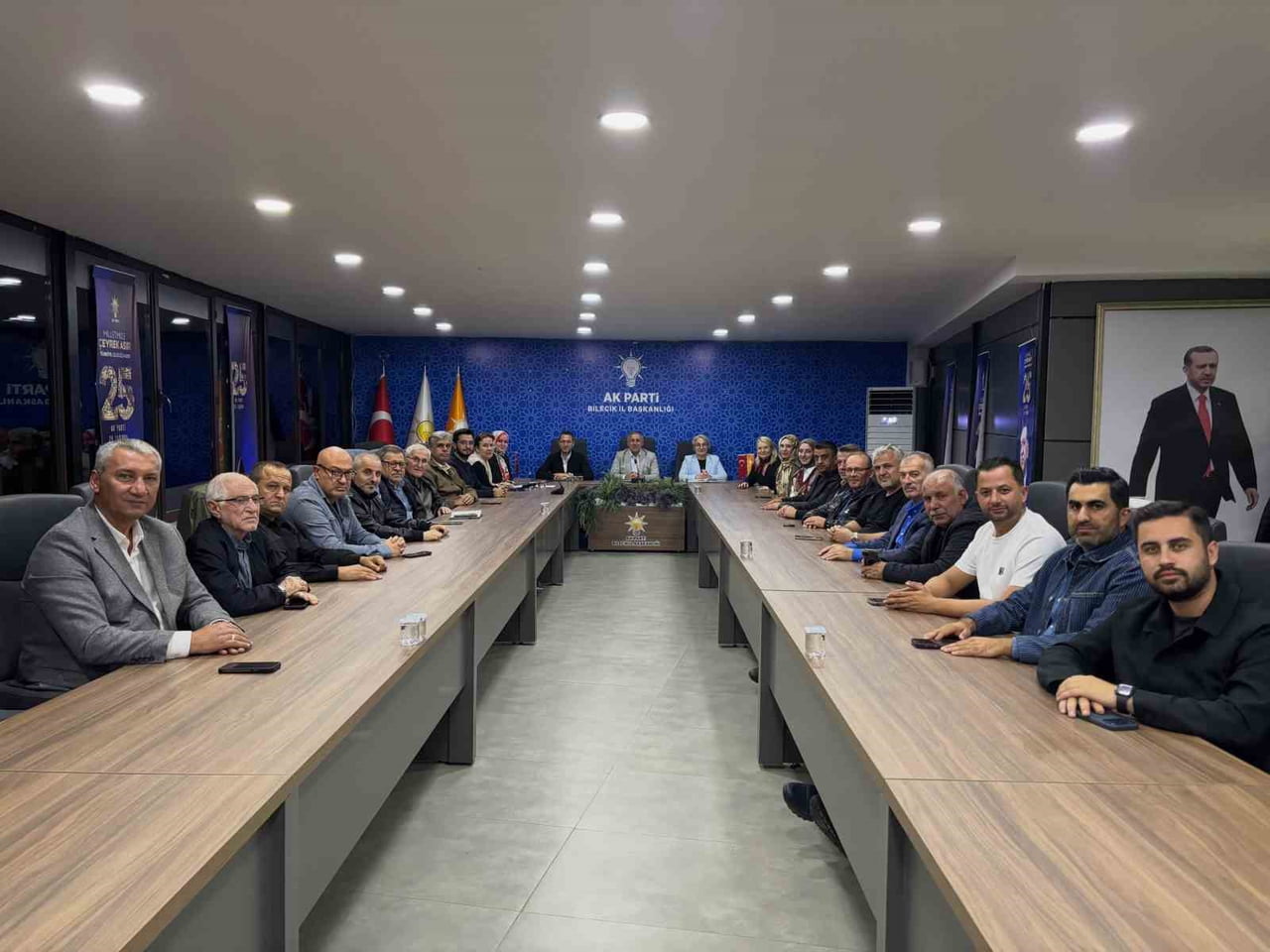 AK PARTİ YENİ DÖNEM HEDEFLERİNİ DEĞERLENDİRDİ