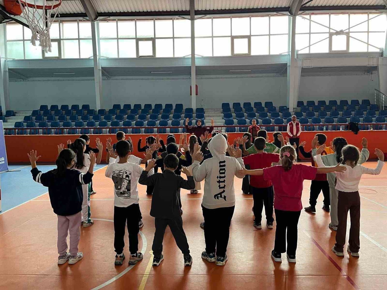 AKÇAKOCA’DA SAĞLIK BAKANLIĞI TARAFINDAN YÜRÜTÜLEN “MAHALLEMDE HAREKET VAR” PROJESİ KAPSAMINDA...