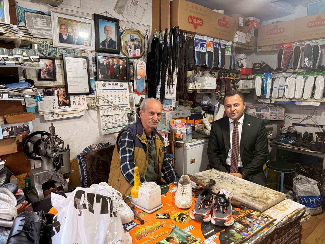 AKÇAKOCA KAYMAKAMI DR. HACI ARSLAN UZAN, İLÇEDE UZUN YILLARDIR GELENEKSEL KUNDURACILIK MESLEĞİNİ...