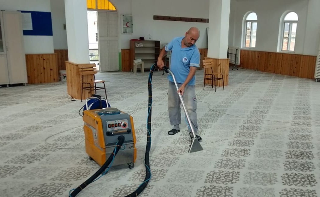 AKDENİZ BELEDİYESİ, İLÇEDE BULUNAN CAMİ, MESCİT VE KİLİSELERİN TEMİZLİK ÇALIŞMALARINI DÜZENLİ...