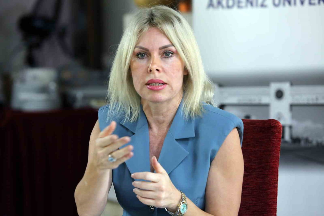 AKDENİZ ÜNİVERSİTESİ REKTÖRÜ PROF. DR. ÖZLENEN ÖZKAN