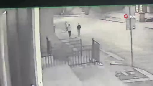Aksaray'da bir kadın, 2 kadın tarafından yol ortasında böyle darp edildi