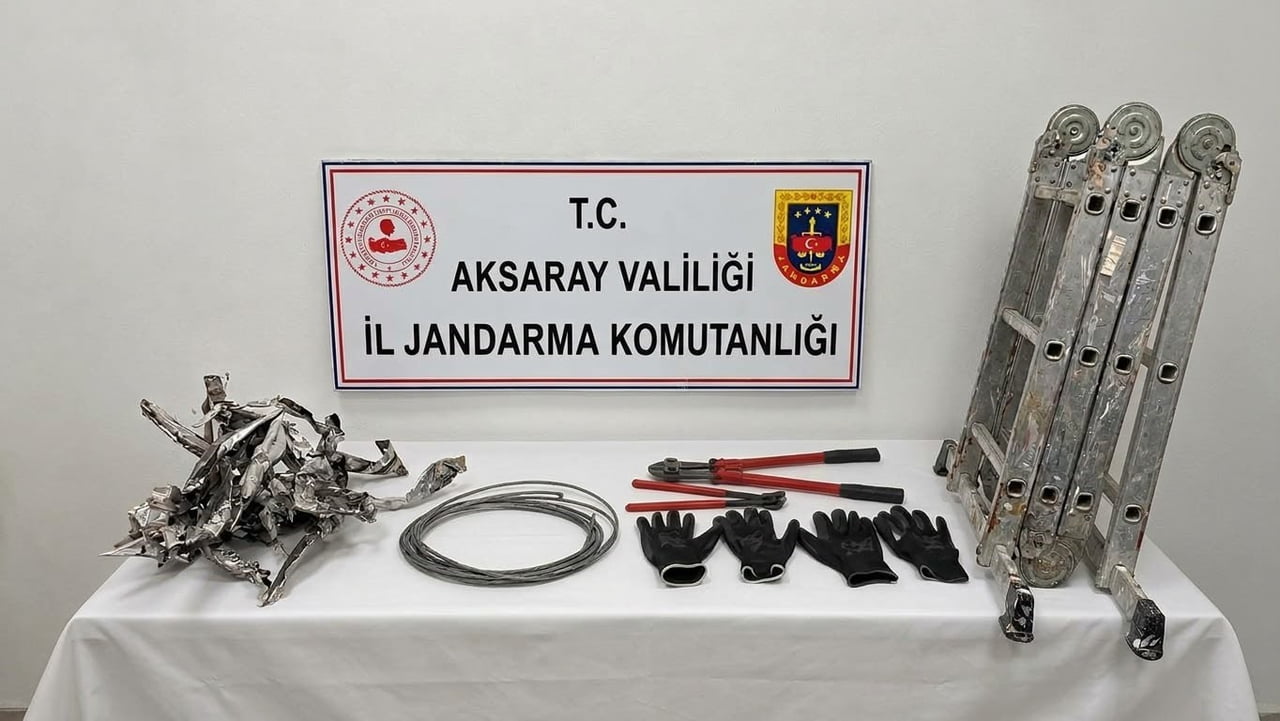 AKSARAY’DA HABERLEŞME VE ENERJİ NAKİL KABLOLARINI ÇALAN 2 ŞÜPHELİ JASAT EKİPLERİNİN TAKİBİ SONUCU...