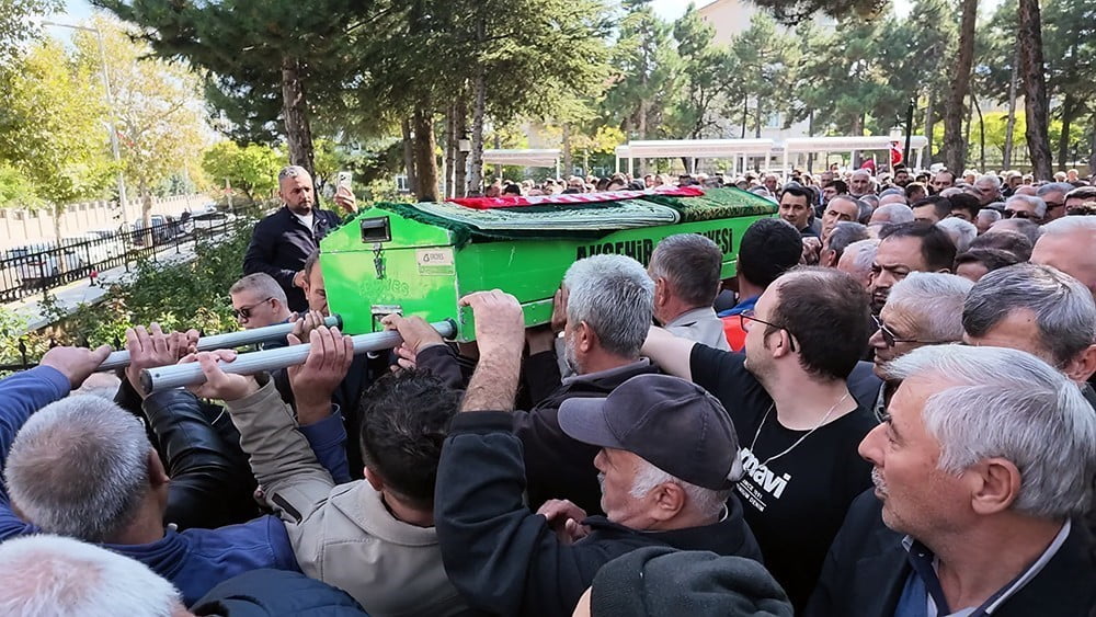 AKŞEHİR İLÇESİNDEKİ BİR KIRAATHANEDE GERÇEKLEŞTİRİLEN SALDIRIDA OTURURKEN TÜFEKLE VURULARAK...