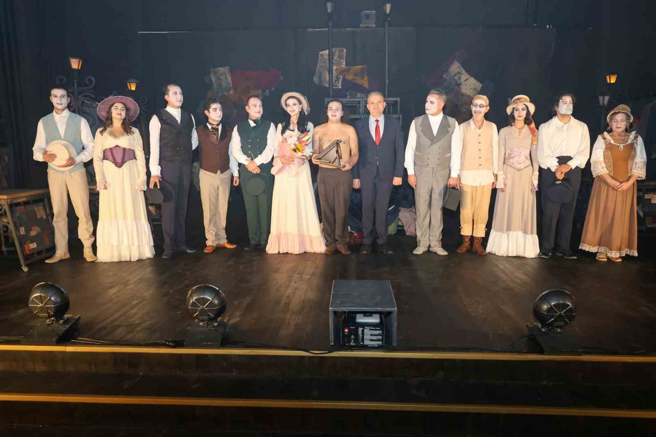 ALANYA BELEDİYE TİYATROSU (ATB), GOGOL’ÜN “PALTO” OYUNUYLA İSTANBUL MALTEPE, ÇATALCA VE ADANA’DA...