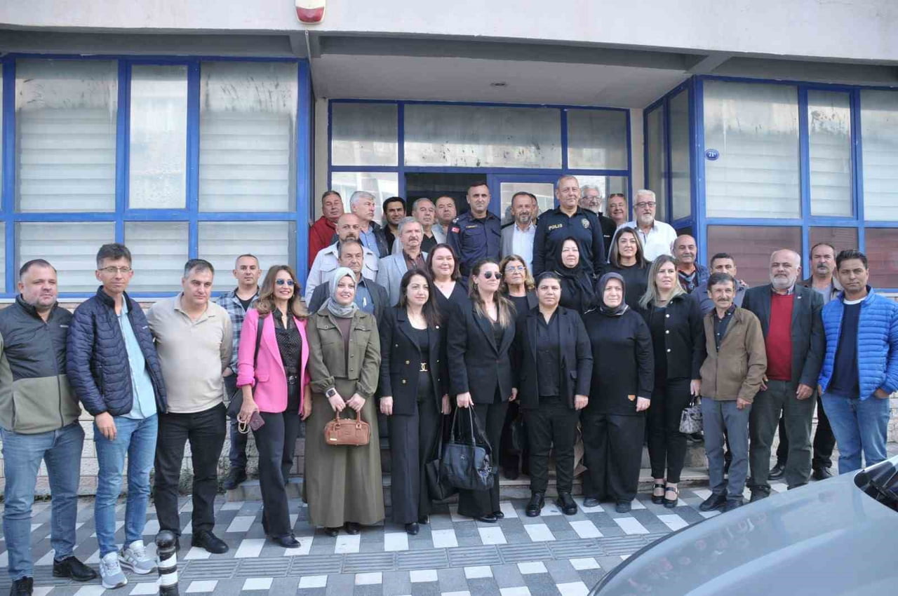 ALİAĞA İLÇE EMNİYET MÜDÜRLÜĞÜ, MAHALLE MUHTARLARI VE BASIN MENSUPLARIYLA KAHVALTI PROGRAMINDA BİR...