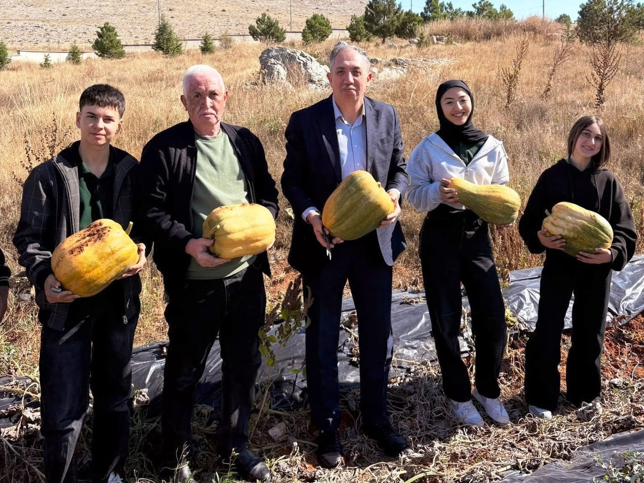 ALTINTAŞ’TA ÖĞRENCİLERİN EMEĞİ KABAK TATLISI OLDU