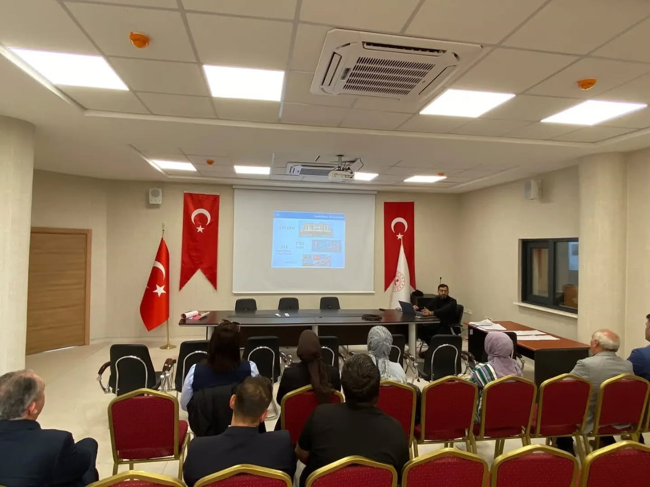 ALTINTAŞ’TA OKUL İDARECİLERİ VE REHBER ÖĞRETMENLERE SOSYAL DESTEK MODELİ ANLATILDI