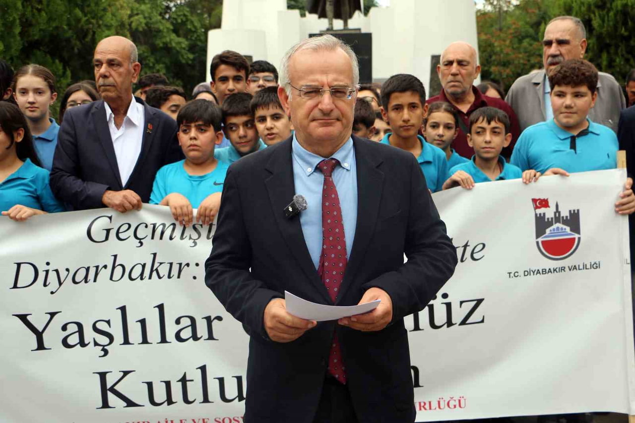 ANIT PARKTA TOPLULUK ADINA KONUŞAN İL MÜDÜRÜ VEKİLİ FAYSAL YAŞA, “BUGÜN BİZLERE HAYAT...