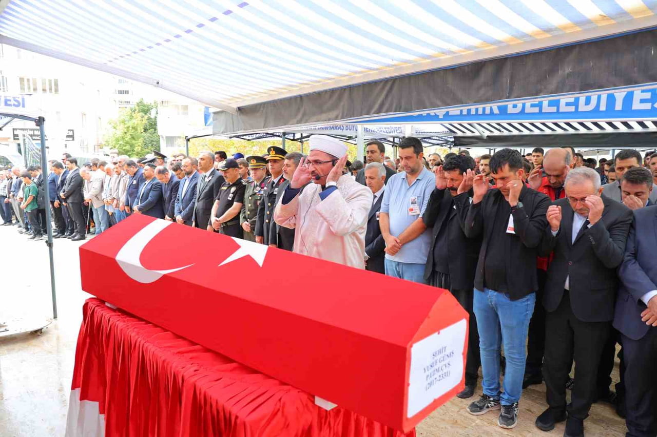 ANKARA'DA GÖREV YAPTIĞI SIRADA RAHATSIZLANARAK KALDIRILDIĞI HASTANEDE ŞEHİT OLAN PİYADE UZMAN...