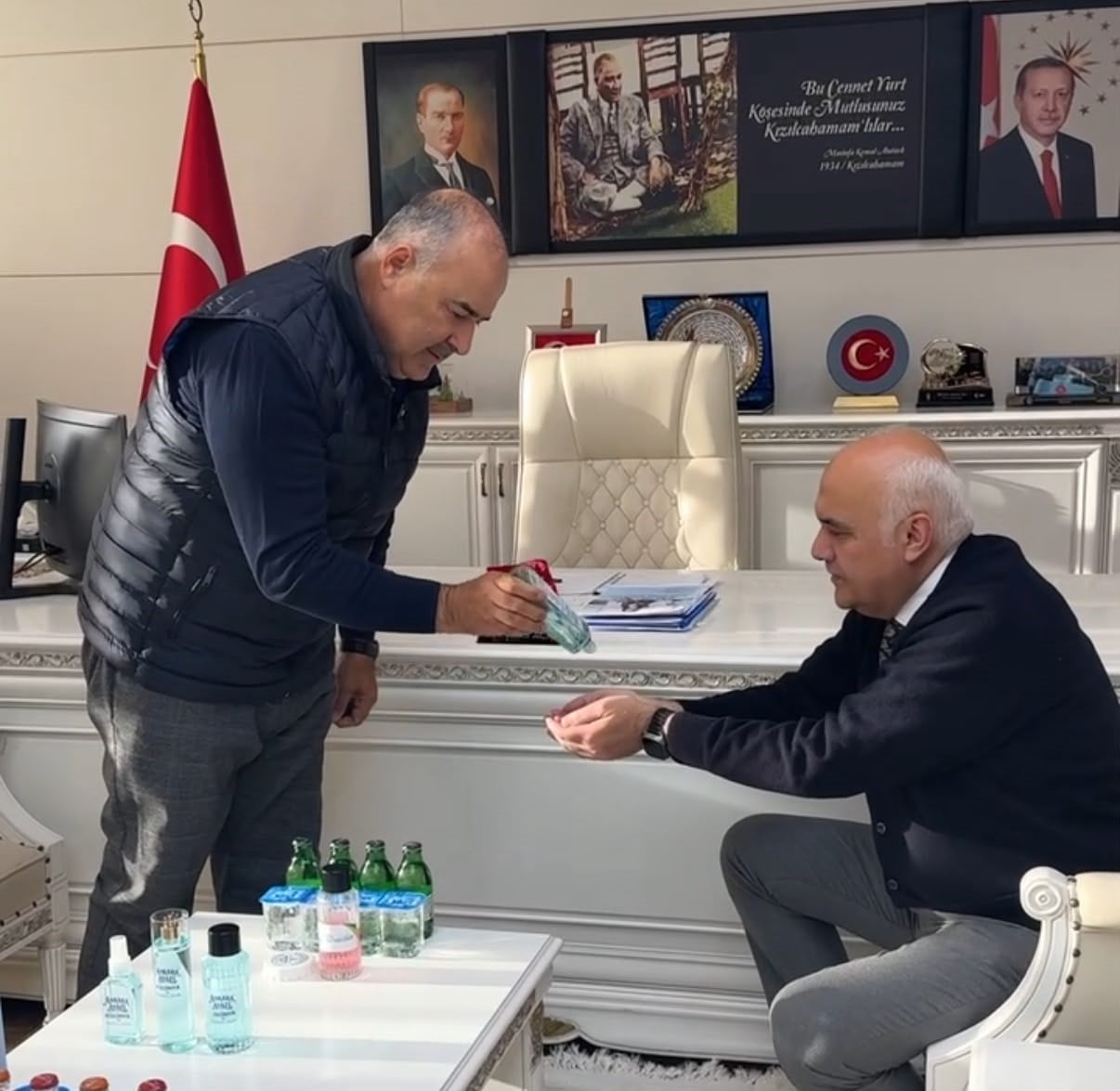 ANKARA'NIN SERT SOĞUĞUYLA ÖZDEŞLEŞEN MEŞHUR "ANKARA AYAZI", KIZILCAHAMAM'DA KOLONYAYA...