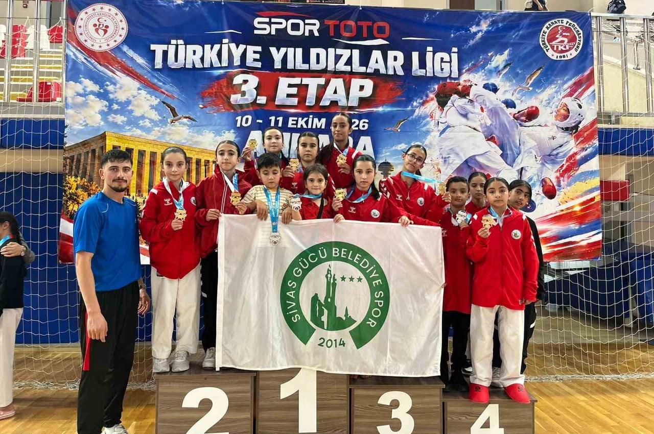 ANKARA’DA DÜZENLENEN TÜRKİYE YILDIZLAR KARATE LİGİ 3. ETAP MÜSABAKALARI’NA DAMGA VURAN SİVASLI...