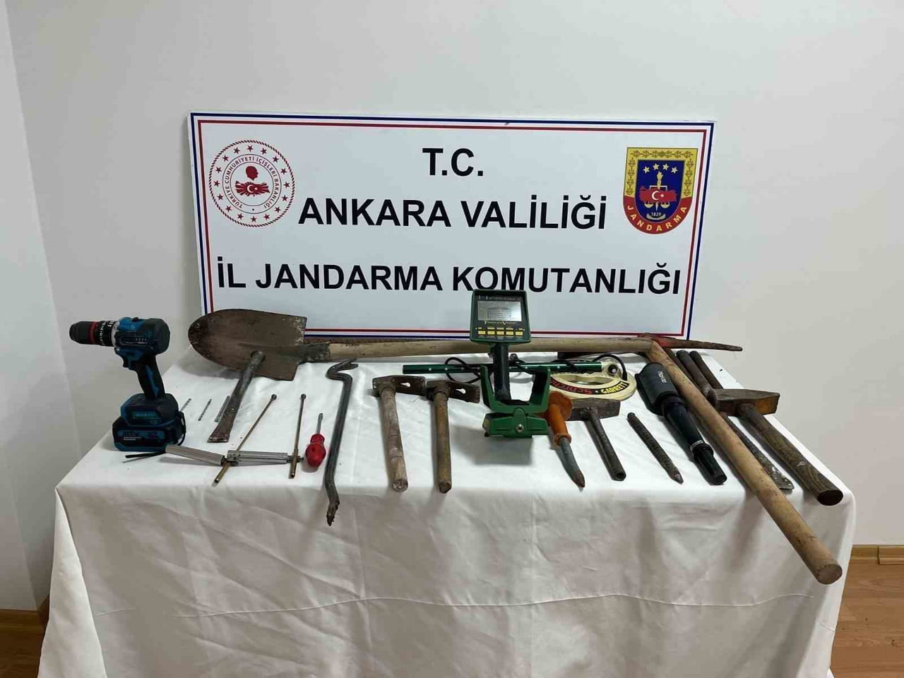 ANKARA İL JANDARMA KOMUTANLIĞI TARAFINDAN TÜRKİYE’YE KAÇAK YOLLARLA SOKULAN MALZEMELERİN...
