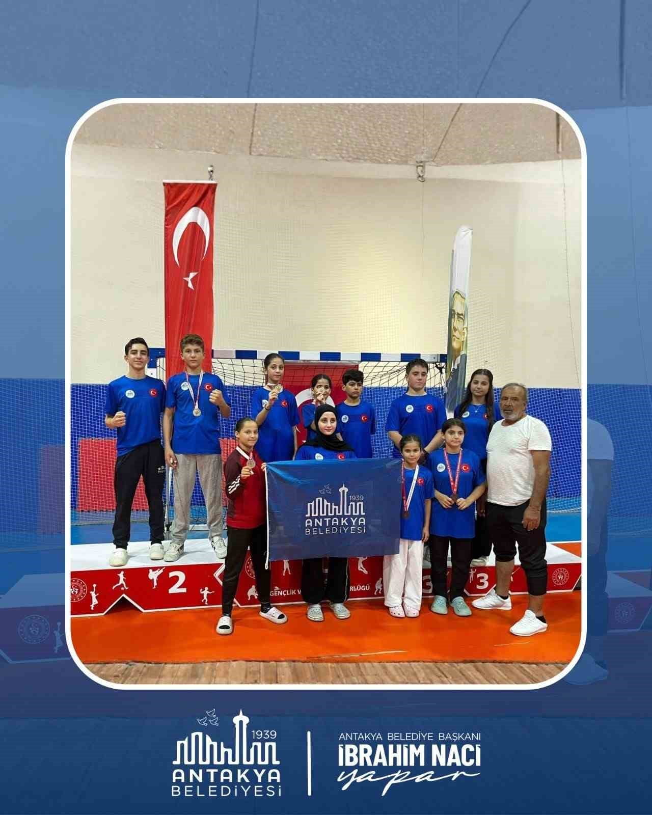 ANTAKYA BELEDİYESİ KARATE TAKIMI SPORCULARI, HATAY’IN KURTULUŞU İLLER ARASI KARATE YARIŞMASI’NDA...