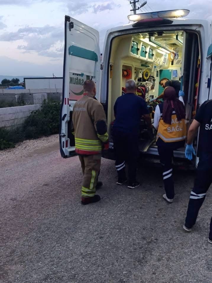 ANTAKYA İLÇESİ YEŞİLOVA MAHALLESİ’NDE MEYDANA GELEN MOTOSİKLET KAZASINDA YARALANAN 3 VATANDAŞ...
