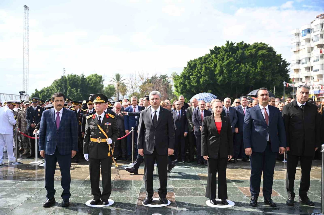 ANTALYA'DA 29 EKİM CUMHURİYET BAYRAMININ 103. YIL DÖNÜMÜ KUTLAMALARI CUMHURİYET MEYDANI'NDAKİ...