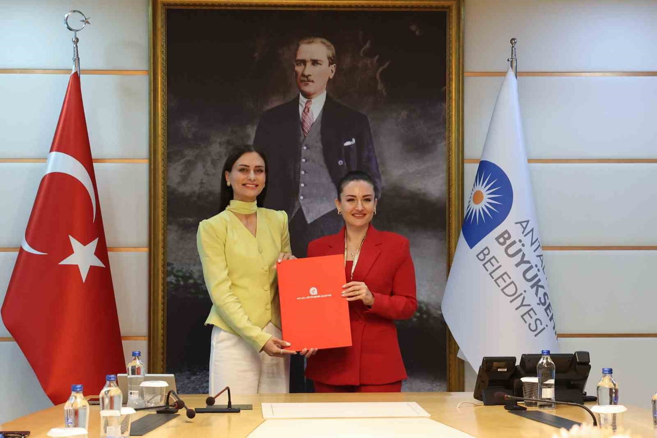 ANTALYA BÜYÜKŞEHİR BELEDİYE BAŞKAN VEKİLİ BÜŞRA ÖZDEMİR İLE KORKUTELİ BELEDİYE BAŞKANI SANİYE...
