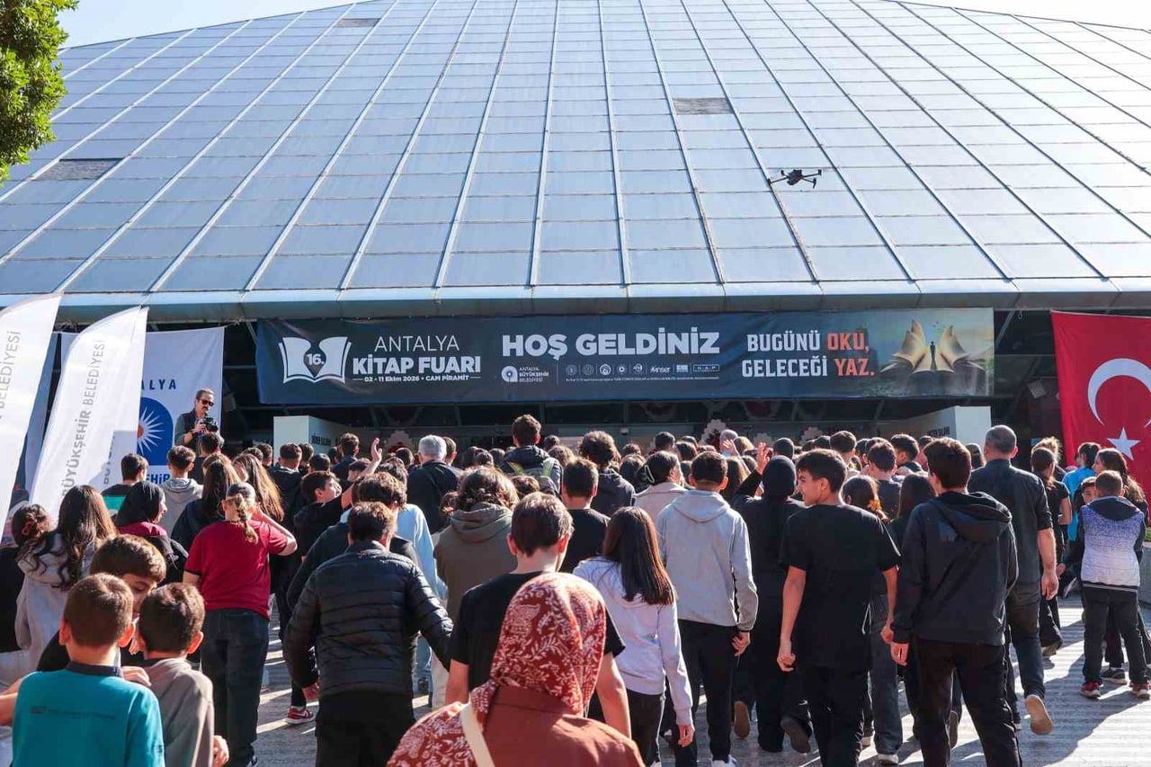 ANTALYA BÜYÜKŞEHİR BELEDİYESİ'NİN EV SAHİPLİĞİNDE BU YIL 16'NCISI DÜZENLENEN ANTALYA KİTAP FUARI...