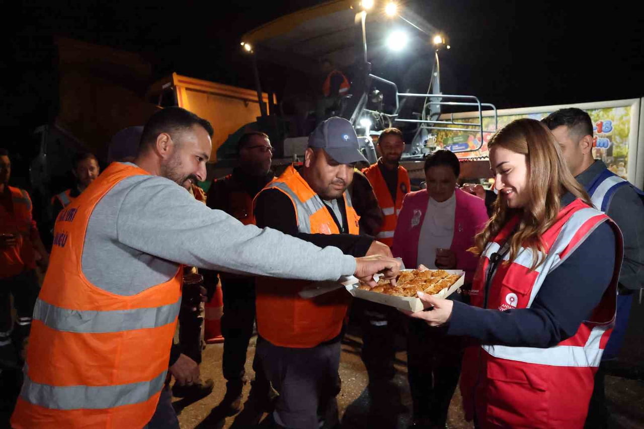 ANTALYA BÜYÜKŞEHİR BELEDİYESİ, KENT GENELİNDE ULAŞIM KONFORUNU ARTIRMAK VE YOLLARI DAHA GÜVENLİ...