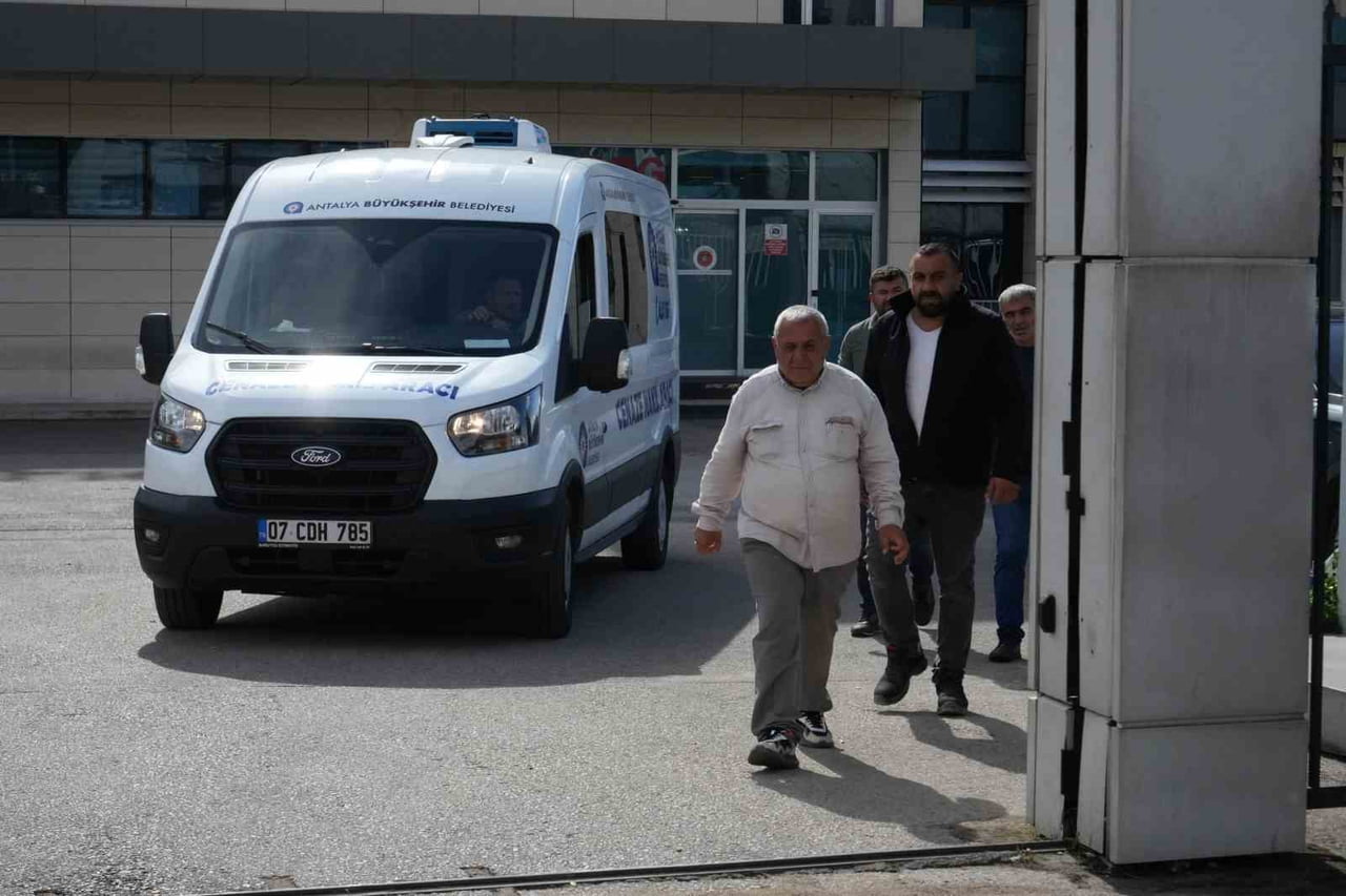 ANTALYA’DA HORTUMUN SAVURDUĞU KONTEYNER İÇERİSİNDE BULUNAN VE OLAYDA HAYATINI KAYBEDEN 4 İNŞAAT...