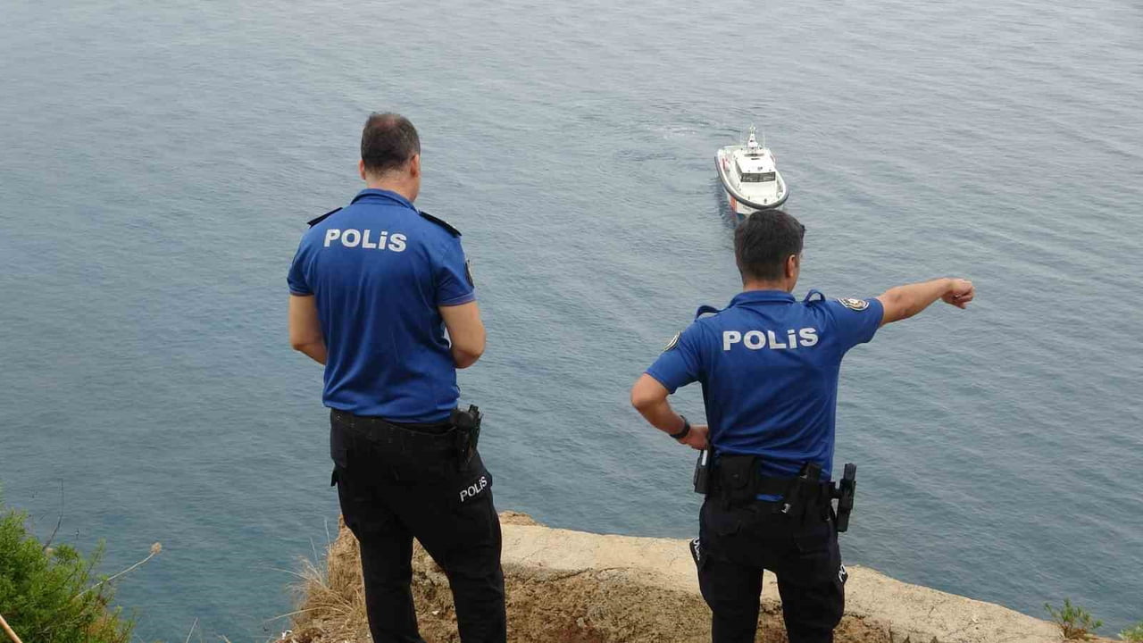 ANTALYA’DA YAKLAŞIK 35 METRELİK FALEZLERDEN GELEN "YARDIM EDİN" ÇIĞLIĞI AFAD, İTFAİYE, SAHİL...