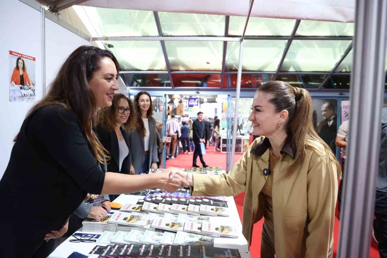 ANTALYA KİTAP FUARI'NDA İKİNCİ GÜN YOĞUNLUĞU