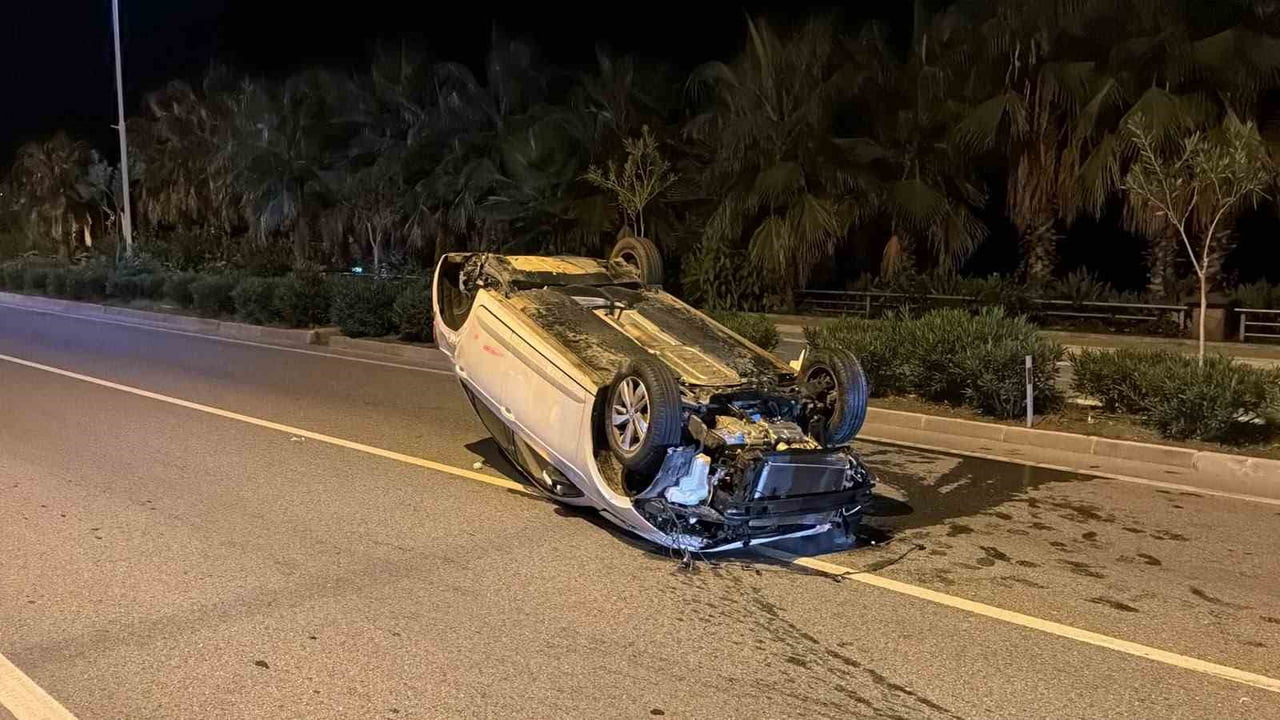 ANTALYA’NIN ALANYA İLÇESİNDE İKİ OTOMOBİLİN KARIŞTIĞI TRAFİK KAZASINDA 2 KİŞİ YARALANDI. ÇARPMANIN...