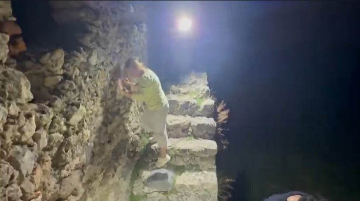ANTALYA’NIN ALANYA İLÇESİNDE KALENİN SURLARINA ÇIKAN RUS UYRUKLU 3 KİŞİ, AŞAĞIYA İNEMEYİNCE MAHSUR...