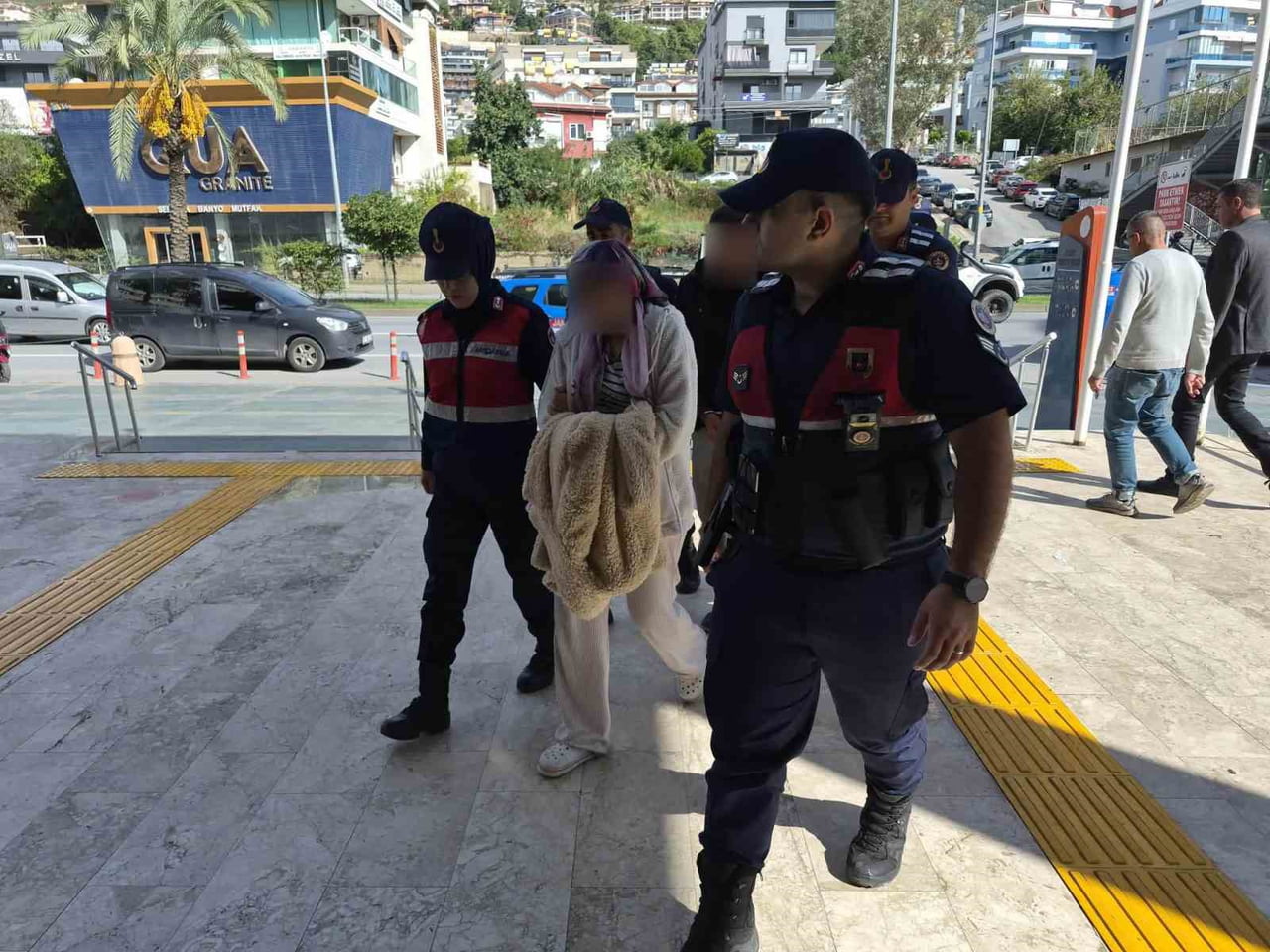 ANTALYA’NIN ALANYA İLÇESİNDE SOSYAL MEDYA ÜZERİNDEN YÜKSEK KAZANÇ VAADİYLE VERİLEN YATIRIM İLANI...
