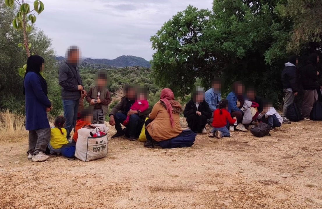 ANTALYA’NIN DEMRE İLÇESİNDE SAHİL GÜVENLİK VE JANDARMA EKİPLERİNİN DÜZENSİZ GÖÇMEN KAÇAKÇILIĞINA...