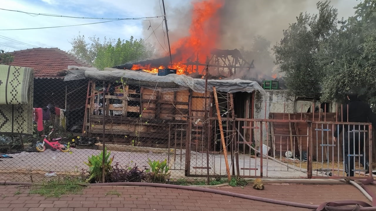 ANTALYA’NIN KEPEZ İLÇESİNDE MÜSTAKİL GECEKONDU ÇIKAN YANGINDA KÜLE DÖNDÜ. EVDE KİRACI OLARAK...