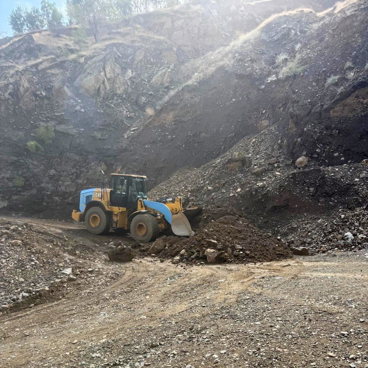 ARBAKIR BÜYÜKŞEHİR BELEDİYESİ, ENGEBELİ BİR COĞRAFYAYA SAHİP KULP İLÇESİNDE ŞİDDETLİ YAĞIŞLARIN...