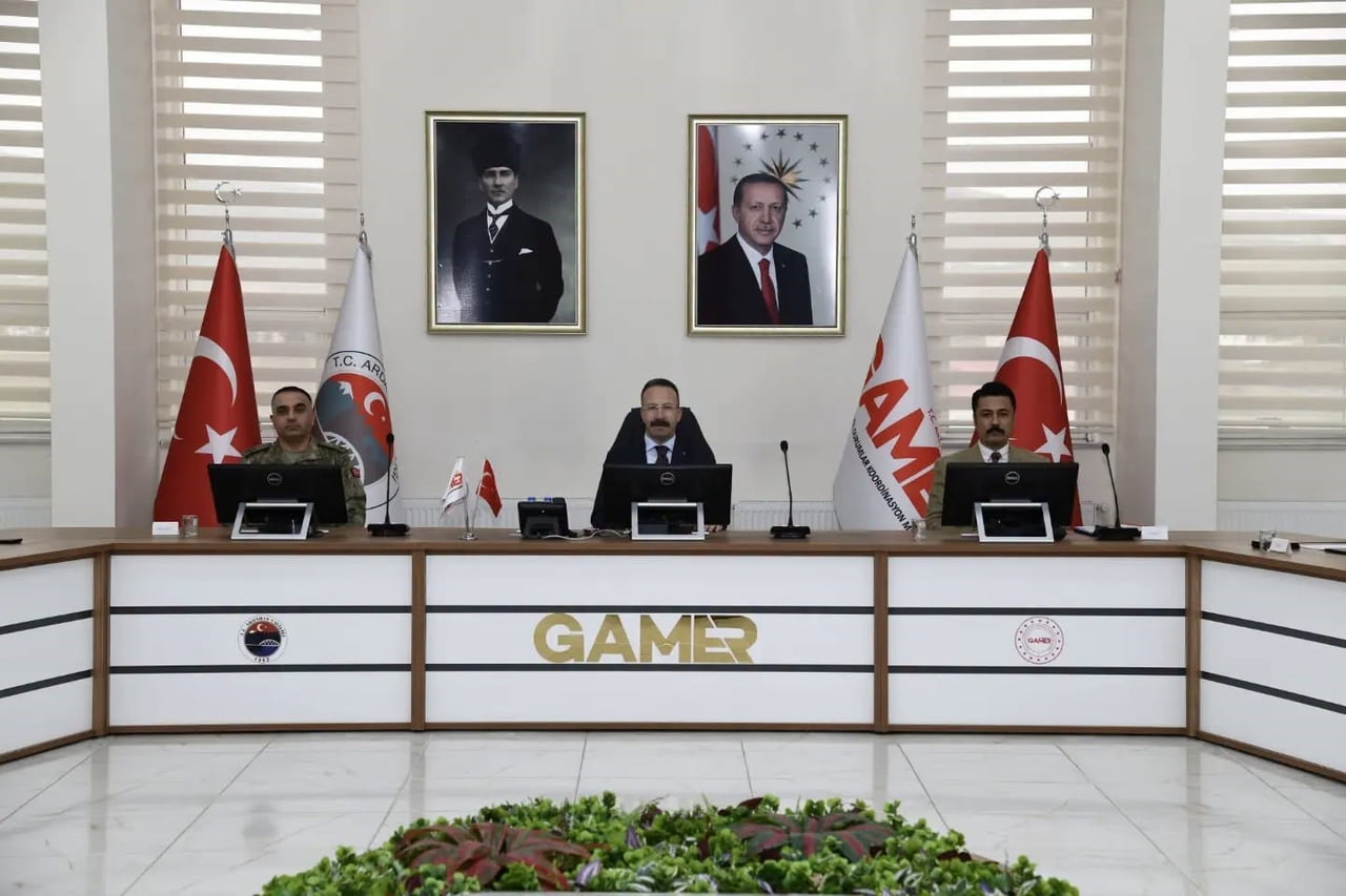 ARDAHAN'DA GENİŞLETİLMİŞ İL GÜVENLİK VE ASAYİŞ TOPLANTISI YAPILDI. (OLGUN...